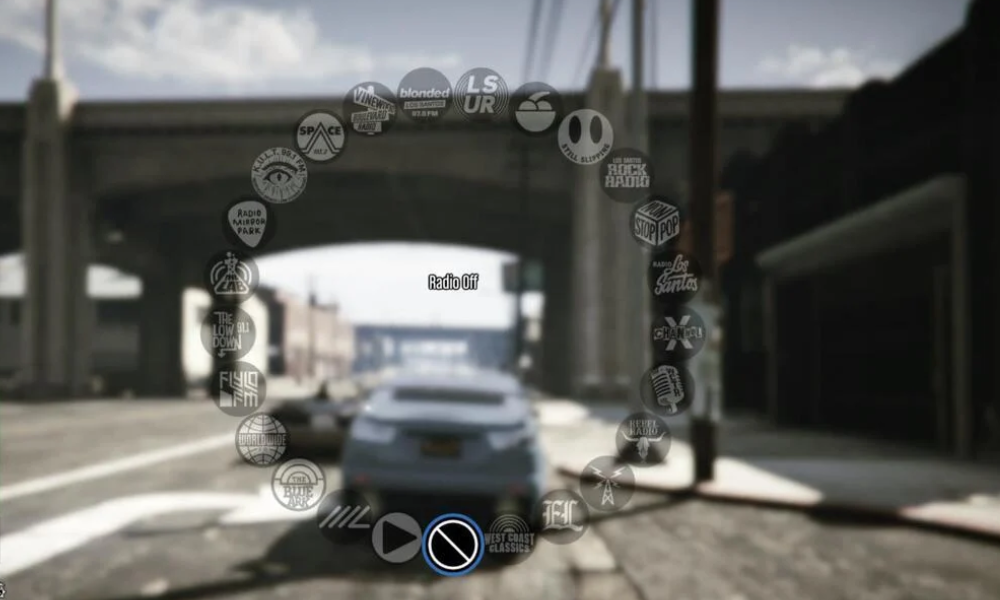 Which radio station in GTA V is known for playing hip-hop and R&B music?